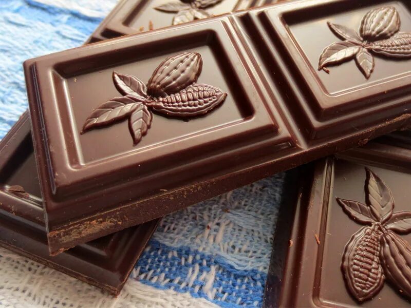 Лучший шоколад в москве. Плитка шоколада. Шоколадная плитка. Плиточный шоколад. Красивые шоколадные плитки.