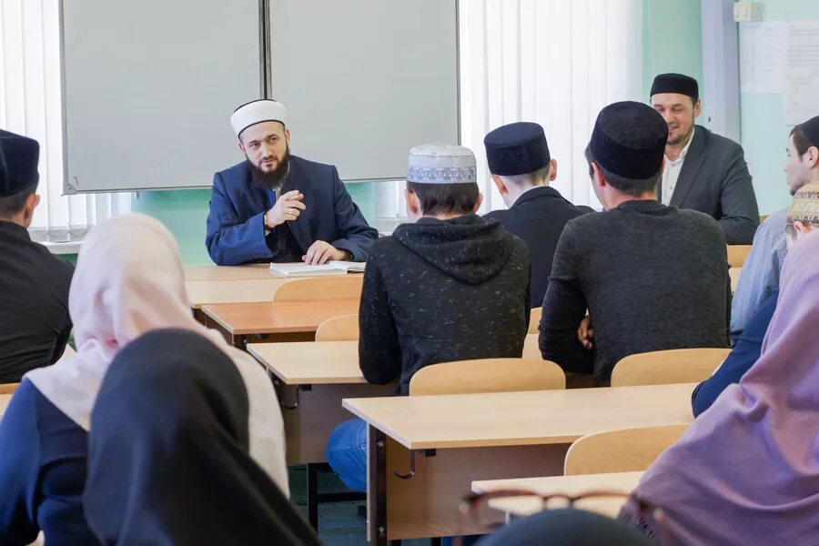 В каком медресе учился. Медресе мухаммадия. медресе мухаммадия камиль хазрат. муфтий камиль медресе зульфат. медресе мухаммадия казань.