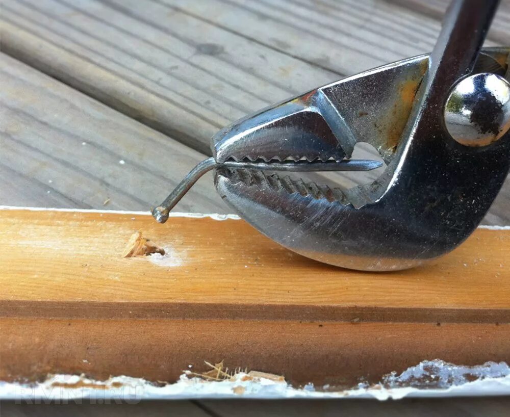 Как вытащить шляпку гвоздя. Инструмент для извлечения гвоздей из древесины. Утопить гвозди. Приспособление для вытягивания гвоздей. Приспособа для забивки мелких гвоздей.