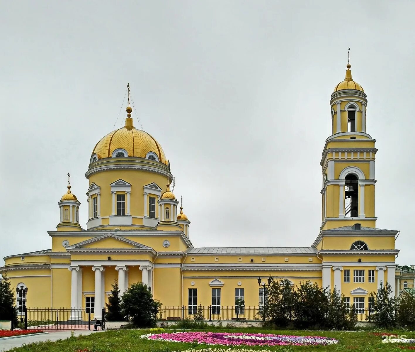 Екатеринбург имя святого. Святотроицкий кафедральный соьбор. Свято-Троицком кафедральном соборе Екатеринбурга.