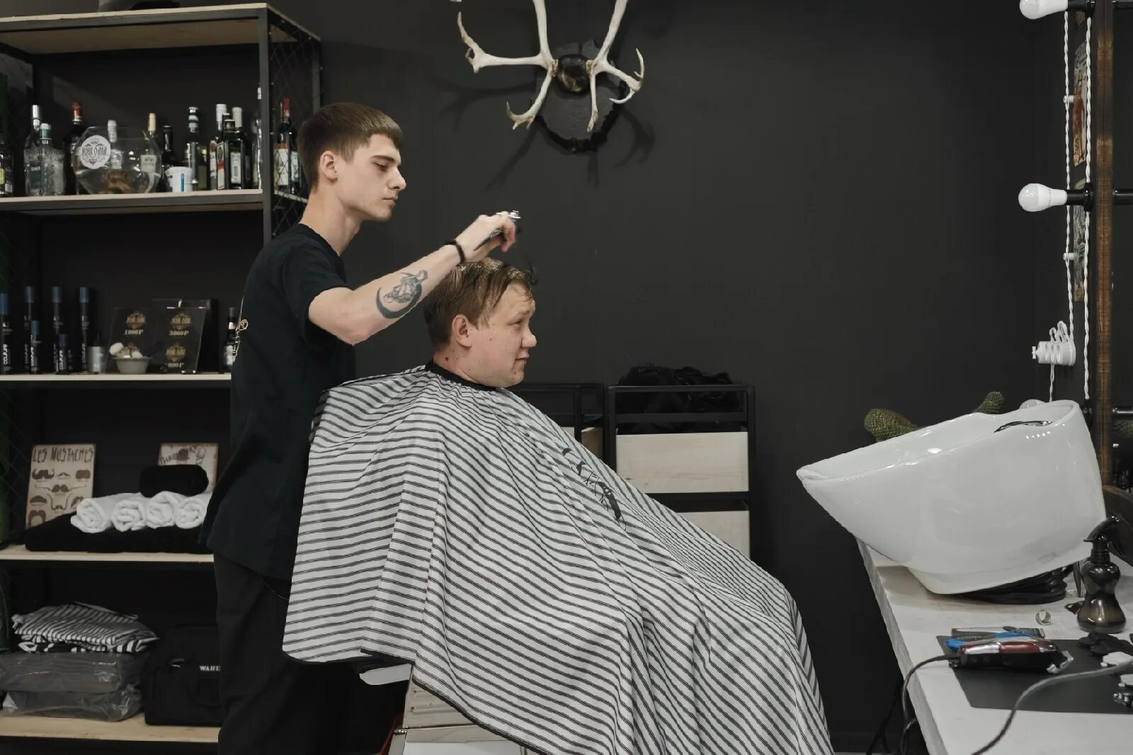 Барбершоп в кронштадте. Barbershop саранск. Тайга хабаровск барбершоп. Олд бойз барбершоп вологда. Барбершоп пенза арбеково.