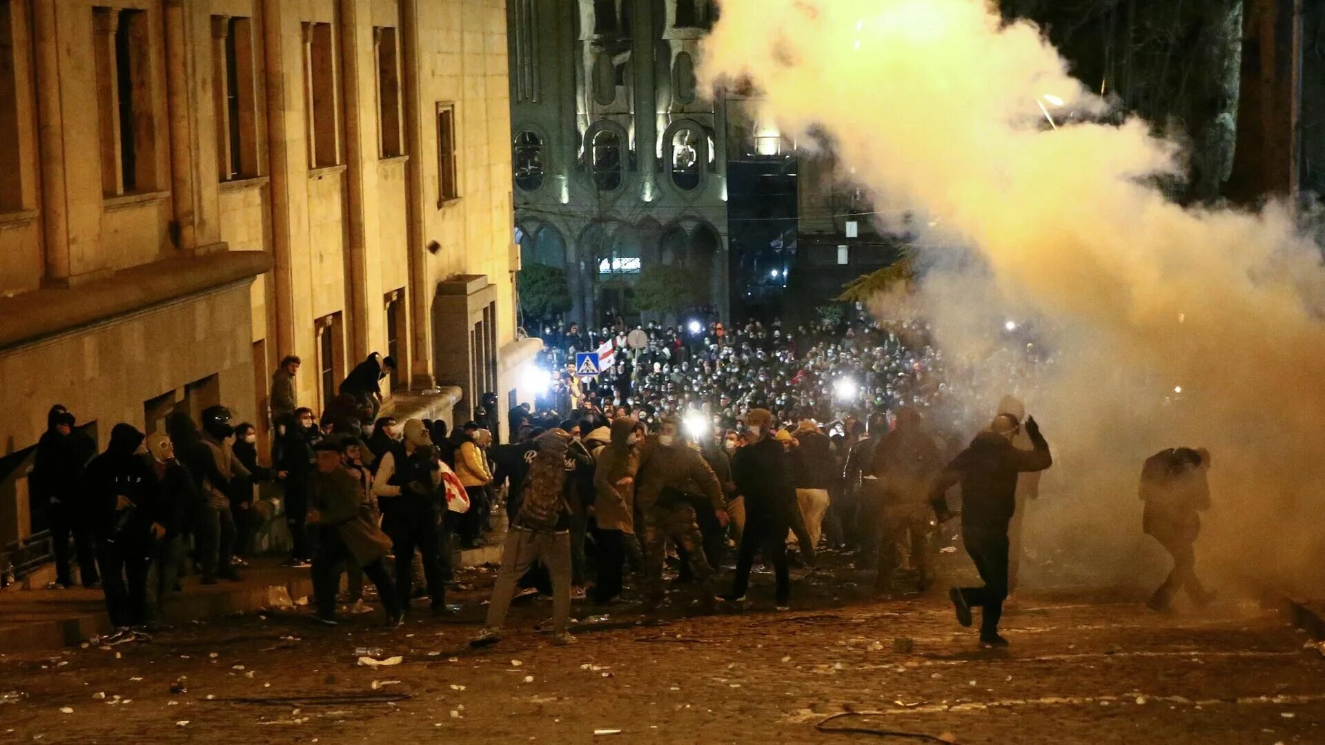 Протесты в Грузии март 2023. Тбилиси парламент протесты. Митинги в Тбилиси 2023. Грузия власть