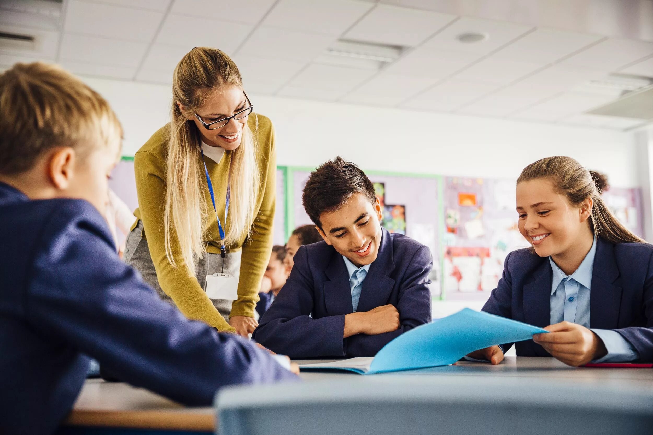 Secondary school pupils. Педагог. Педагог профессионал. Преподаватель профессионал. Молодые педагоги.