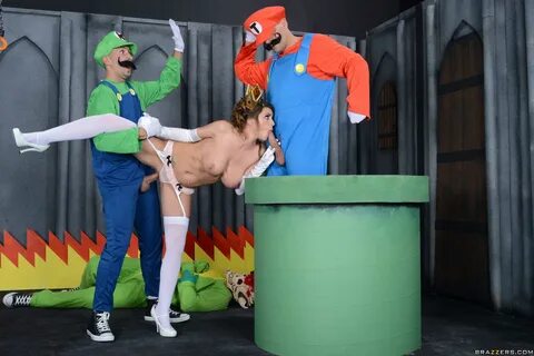 brooklyn chase in threesome with super mario vporn.