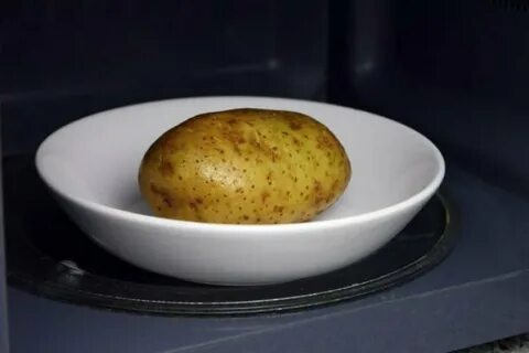 Сварить картошку в микроволновке в кожуре
