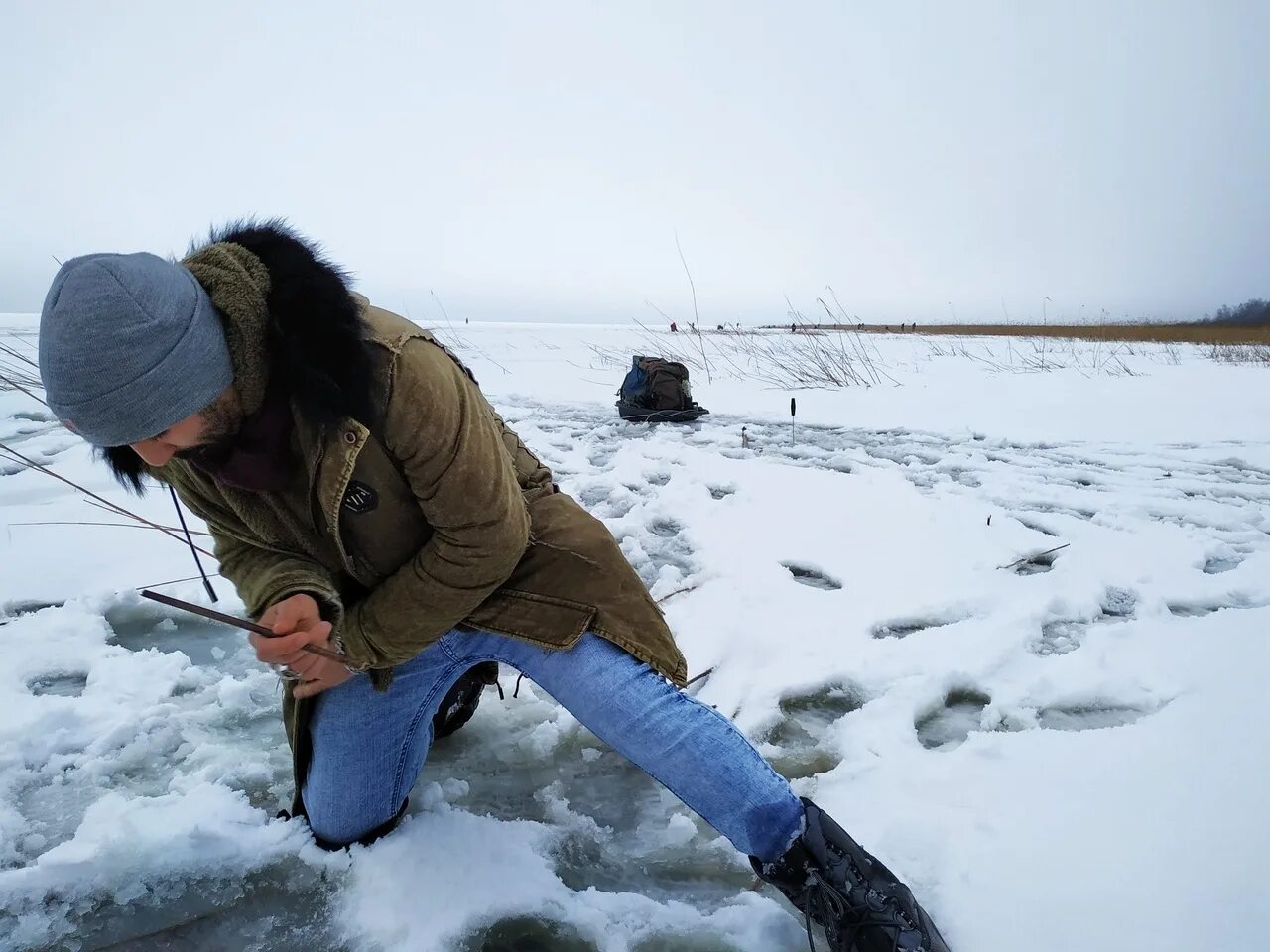 подледный лов рыбы. зимняя рыбалка клев. активатор клёва на окуня зимняя рыбалка. зимняя рыбалка рыба. покаток для зимней рыбалки.