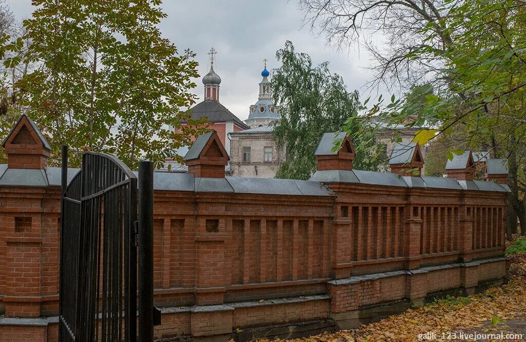 Андреевский монастырь расписание. Андреевский ставропигиальный мужской монастырь. андреевский монастырь территория. андреевский монастырь в москве зимой. андреевский монастырь на воробьевых горах старые фотографии.