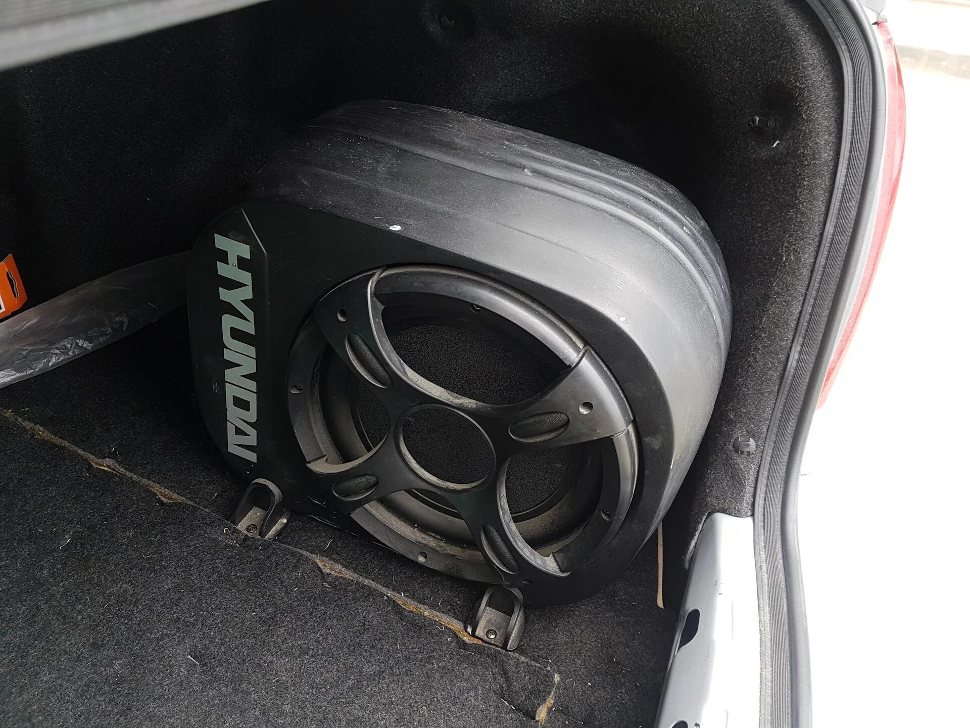 Саб хендай. Сабвуфер hyundai h-csx10a. активный сабвуфер hyundai h cst10a. hyundai 10 активный сабвуфер. активный корпусной сабвуфер хундай h-csx8a.