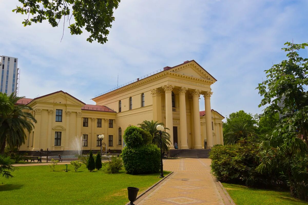 Сочинский художественный музей сочи. Сочинский художественный музей имени д. Музей имени жилинского. Музей имени жилинского. Музей искусств сочи.