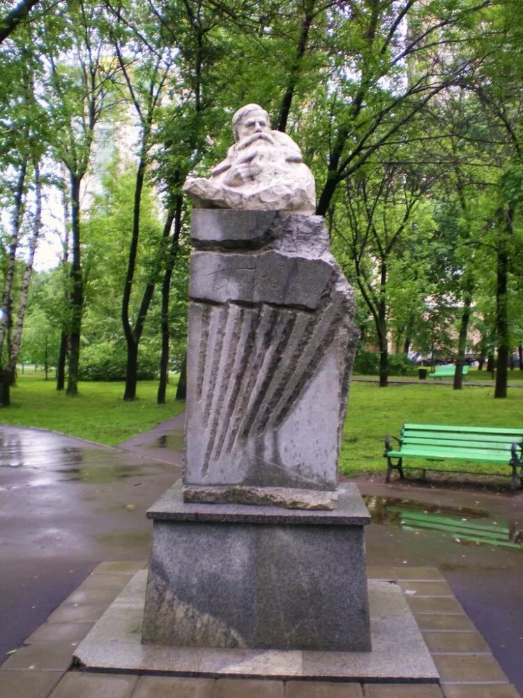 памятник бажову в москве. сквер бажова в ростокино. парк имени бажова в москве. сквер бажова. сквер бажова в ростокино.
