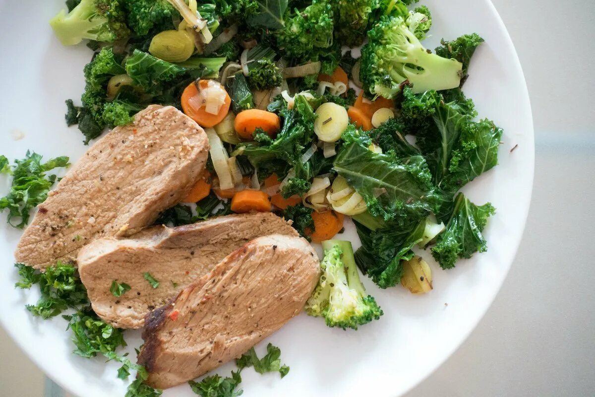 Говядина диета 5. Диетическая говядина. Вареные овощи. Мясная кухня. Отваренное мясо.