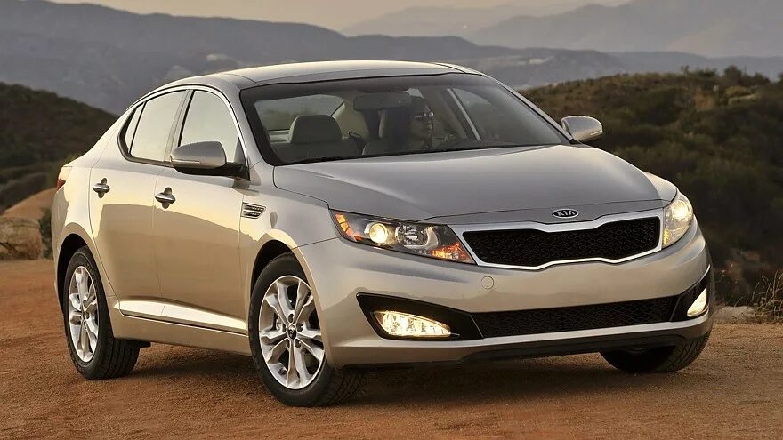 Оптима б у куплю. Киа Оптима 1. Kia Optima 2013 2.4. Kia Optima 2013. Kia Optima 1 поколения.