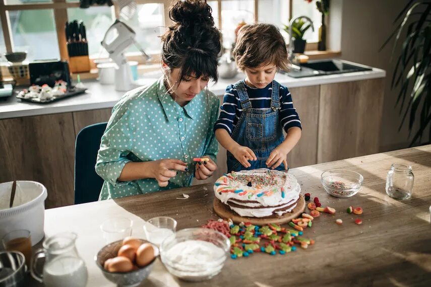 Look mum is making a cake mmmm. Mum bake a cake. making cakes. make a cake. she made a cake.