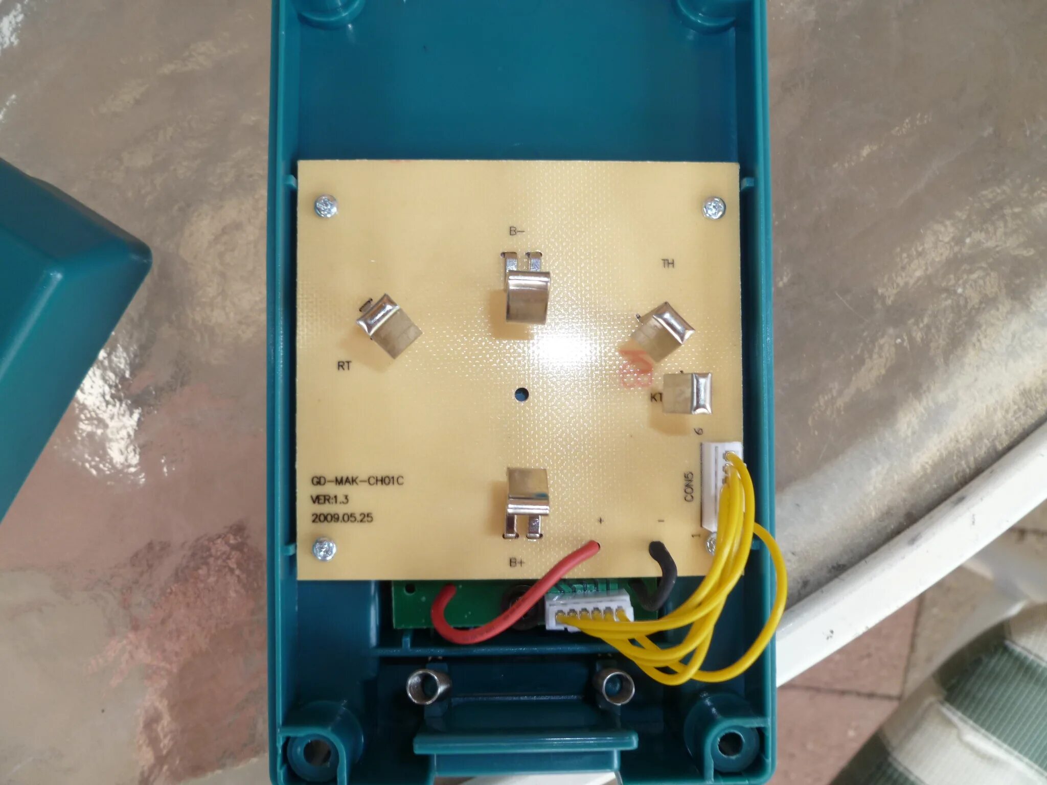 Как заряжать аккумуляторы макита. Переделка зарядного Макита dc18sd. Распиновка Makita. Распиновка зарядного Макита. Распиновка АКБ Макита.