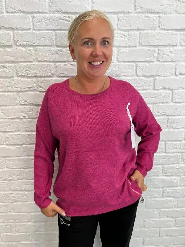 подростковый джемпер для девочки. кофта с тегами. толстовка merida more bike black длинный рукав. кофта 10. модные толстовки для подростков.