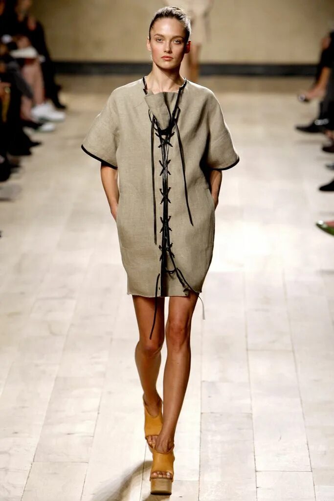 Платье селин. Платье фиби фило селин. celine runway. селин показ мод.