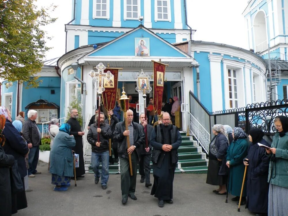 Подворье троицкой сергиевой лавры. Храм Воскресение христовосергиев Пасад. Храм Воскресения Словущего в Сергиевом Посаде сайт.