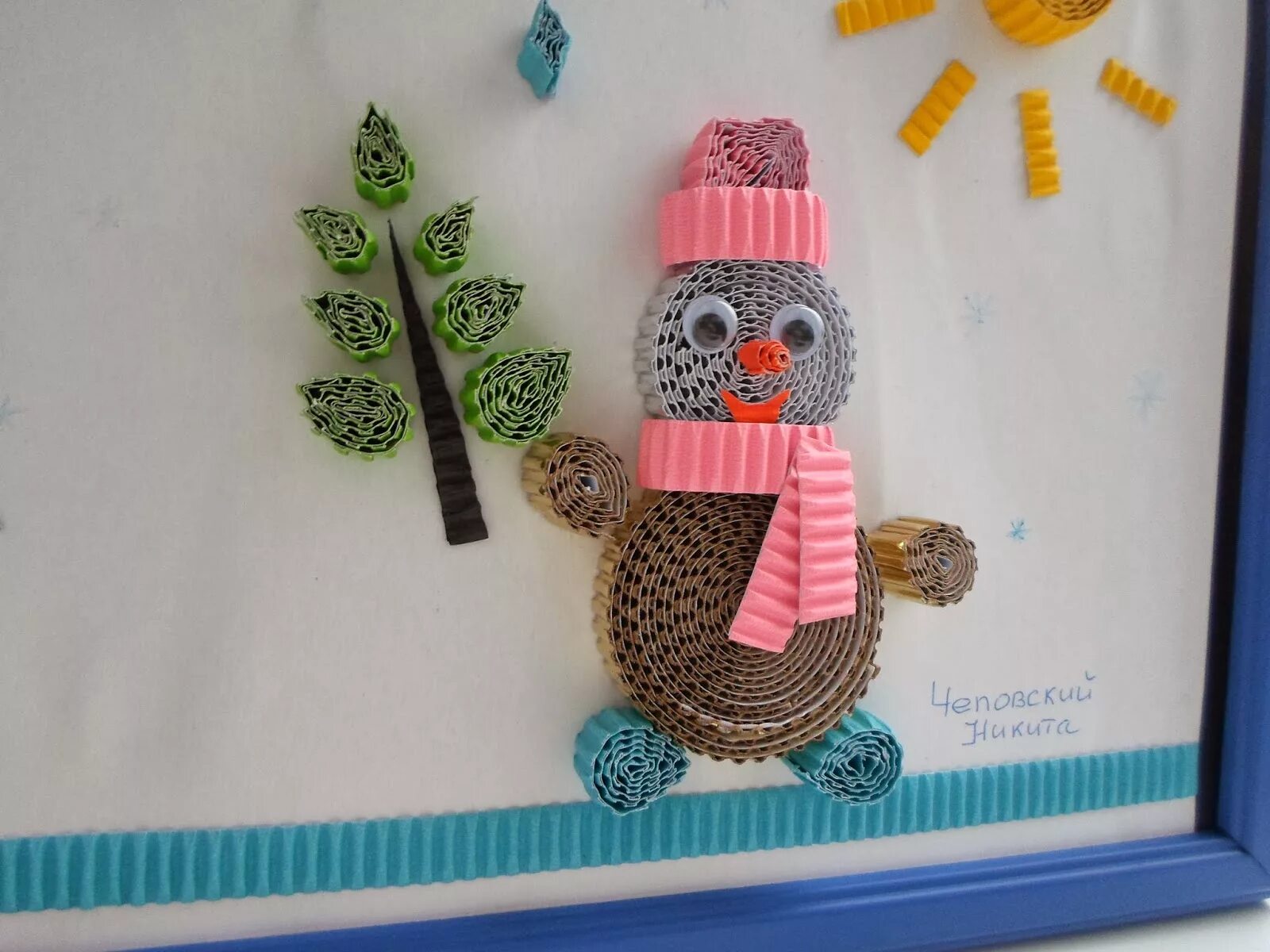 новогодние поделки из гофрированного картона. украшения из гофрированного картона. игрушки из гофрированного картона. гофрированный картон поделки. новогодние игрушки из гофрокартона.