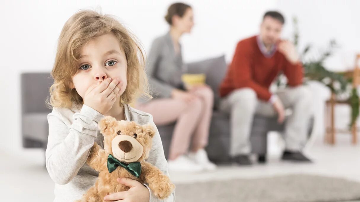 избалованный ребенок. ребенок манипулятор. психологическое насилие. манипуляции в общении. манипулирование детьми.