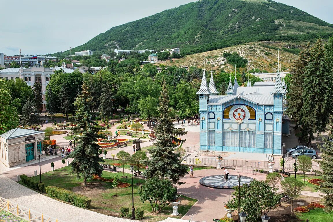 Парки города пятигорск. Пятигорский цветник пятигорск. парк цветник пятигорск. курортный парк пятигорска. парк в пятигорске цветник пятигорске.