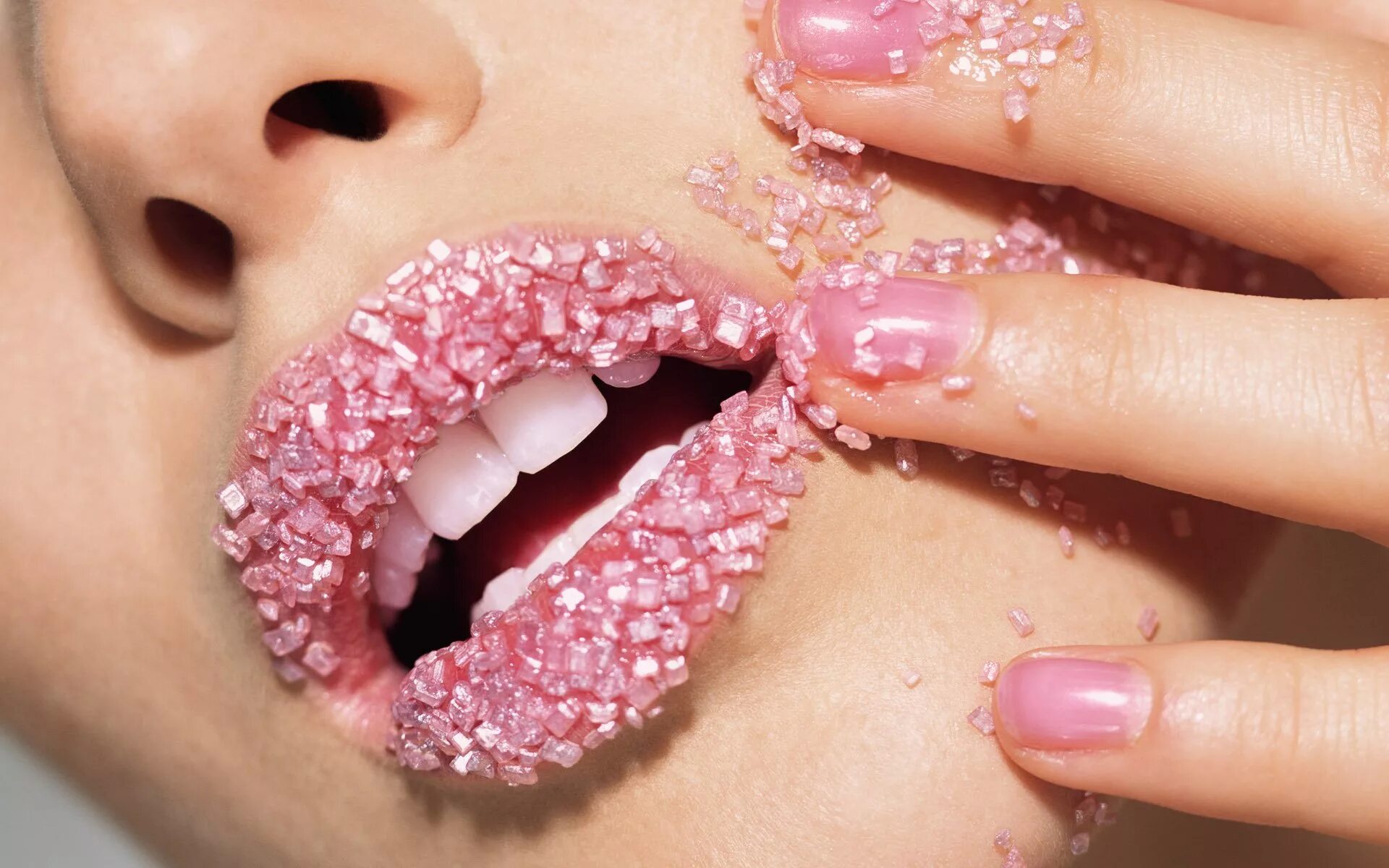 Обветренные губы в домашних условиях. Сахарные губы. Красивые губки. Губки женские. Красивые губы скраб.