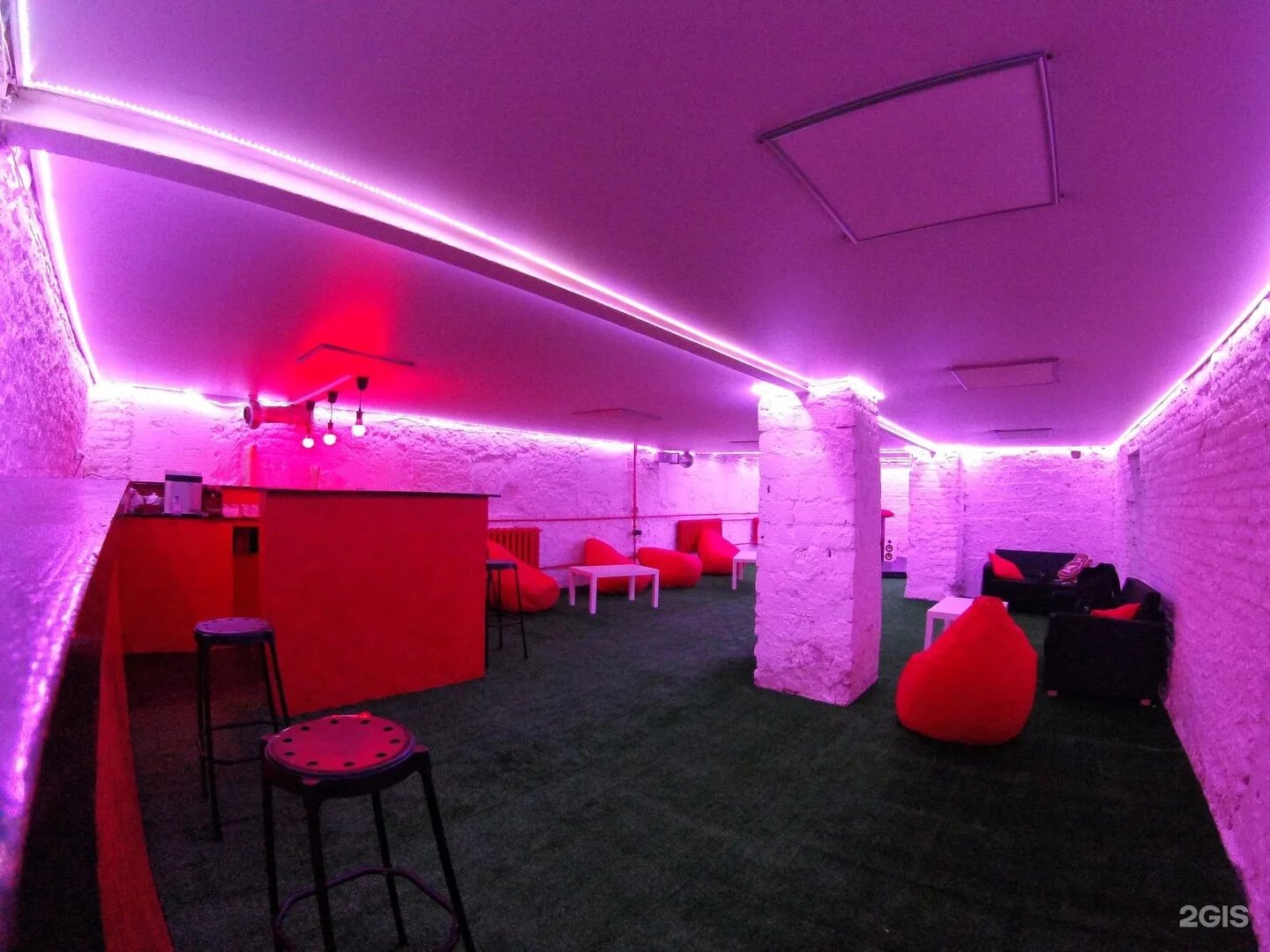 Лофт ольховская 14с5. Rend space. Лофт 1978 измайловский кремль. Помещение для мероприятий москва. Клуб неон.
