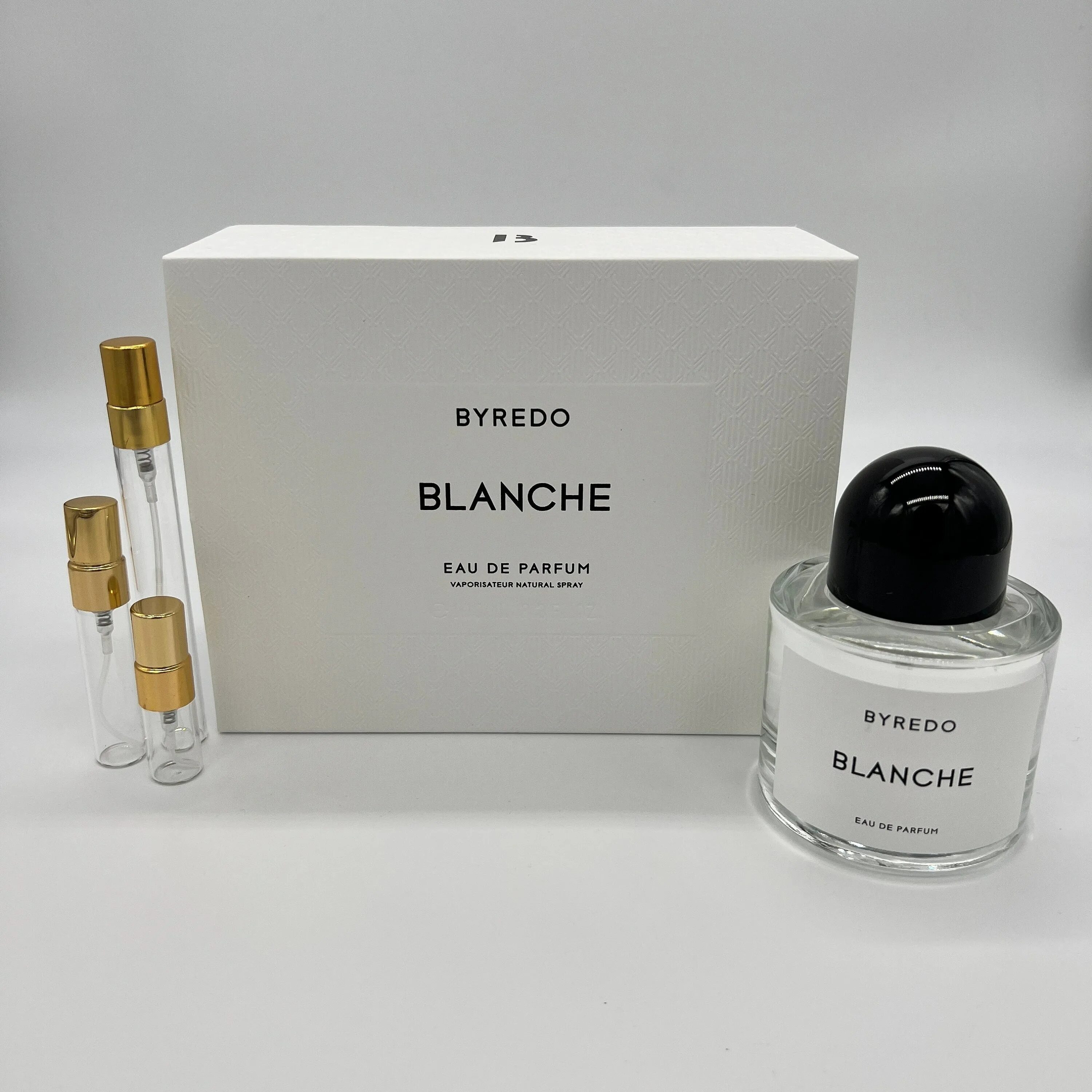 Бланш духи отзывы. Byredo Blanche Eau de Parfum. Байредо Бланш ЗЯ. Byredo Blanche белая и черная крышка. Richeza Byredo Blanche.