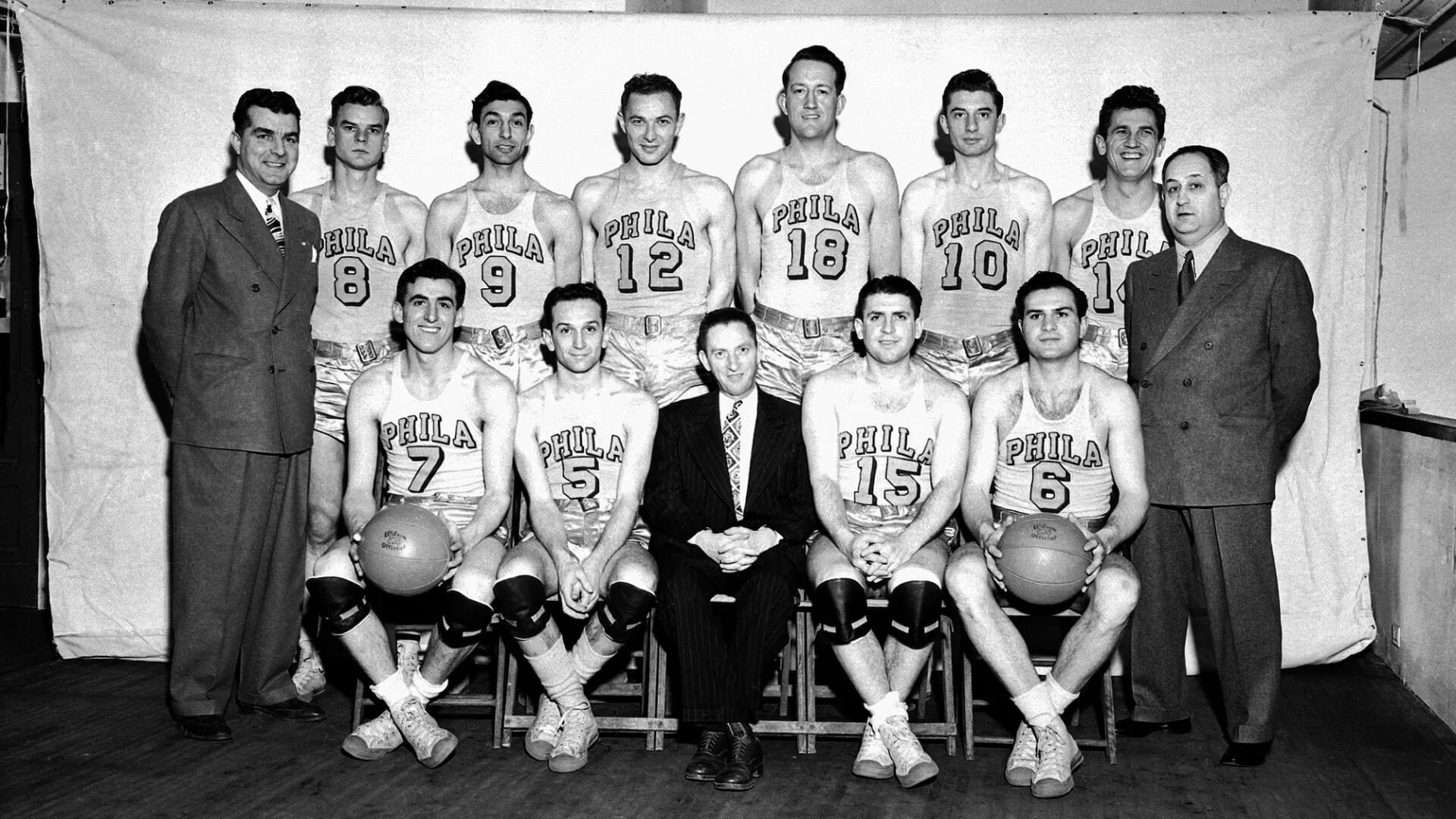Первая баскетбольная команда. Баскетбольная Ассоциация Америки 1946. НБА баскетбол 1949. Первая Национальная баскетбольная лига 1898. Баскетбольная Ассоциация Америки Баа.