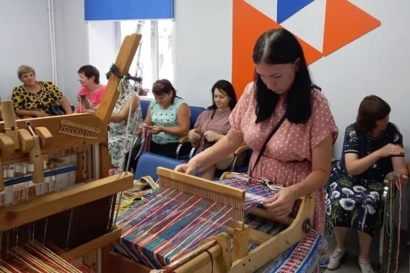 Рассказово вакансии на работу. Женщина работает. кадровый центр рассказово. фотографии реализованных проектов. труженики тамбовщины - фото.