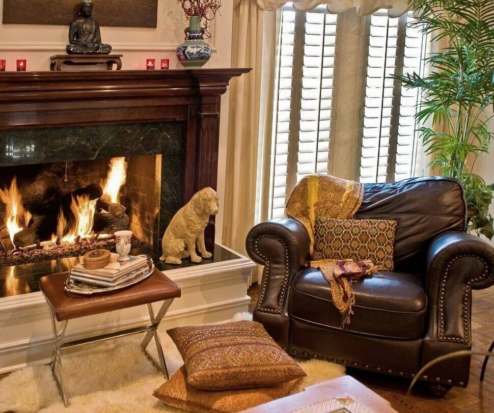 кресло качалка у камина. кресло в английском стиле. гостиная с камином и креслом качалкой. камин в интерьере. кресло у камина в интерьере.