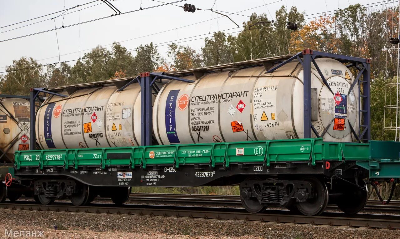 Цистерны бензол. Вагон цистерна пгк. Платформа модели 13-4085. Модель вагона 13-9744-06. Цистерны платформы.