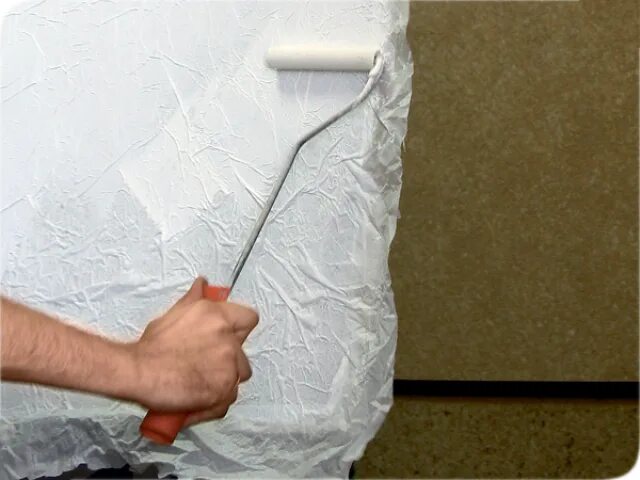 Декоративное окрашивание стен. Бумага покраску стен. Наклеивание обоев. Стеклообои под покраску. Окрашивание бумажных обоев.