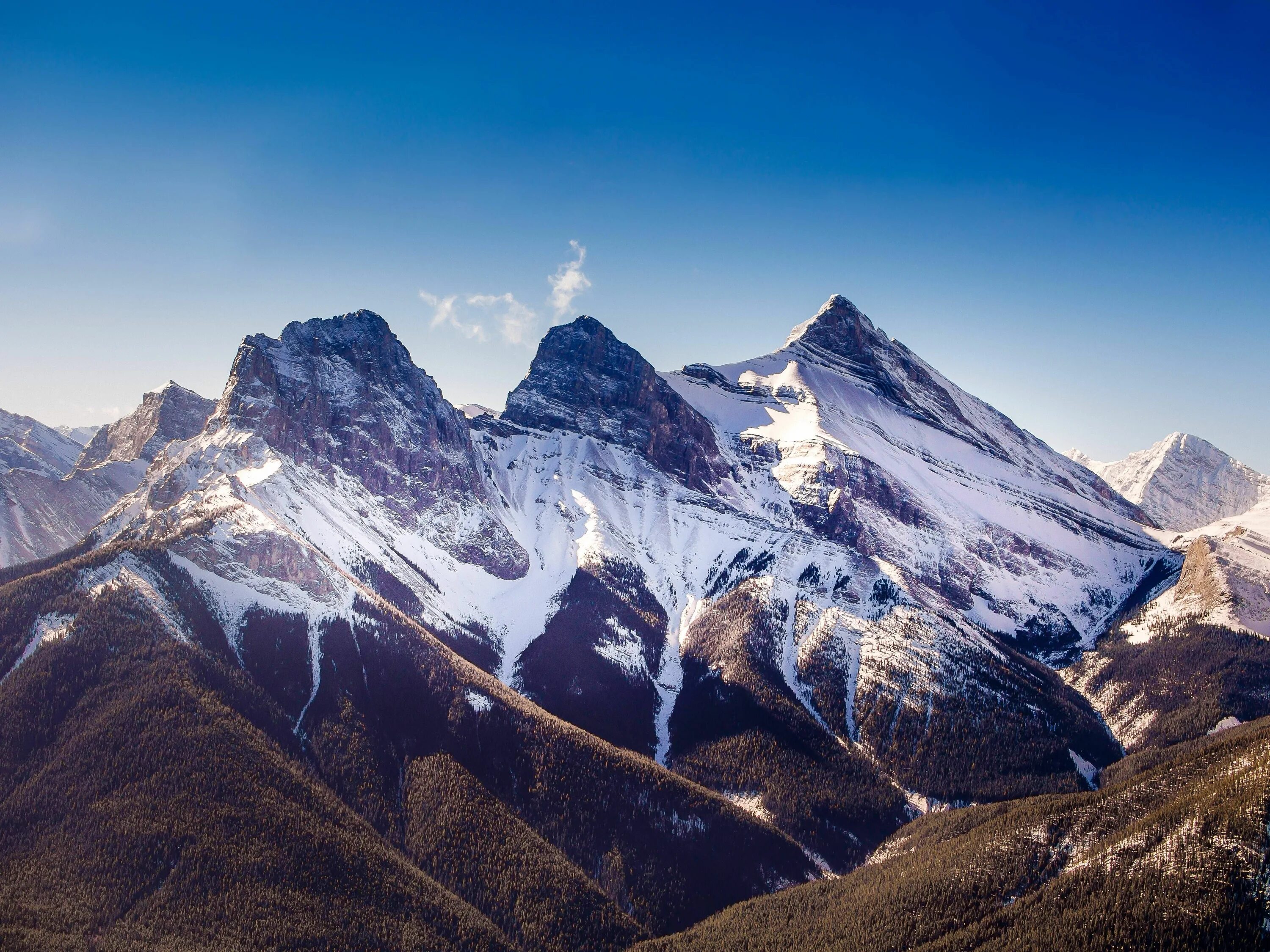 Гора три сестры Канада. Канкар Пунсум гора. Mountain three