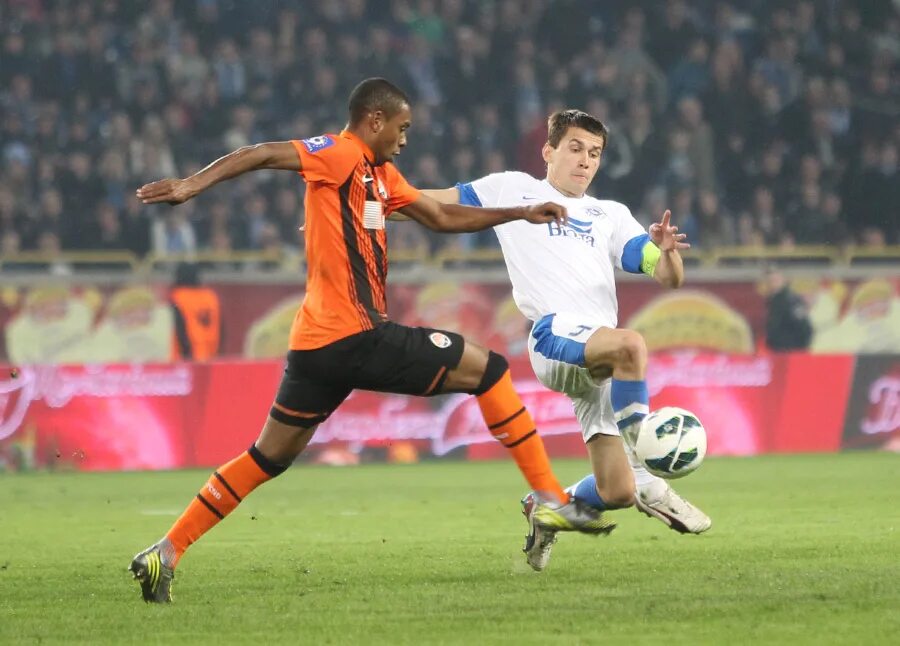 Фк шахтер. Днепр шахтер 2009. Футбол фото. Фк. Дніпро шахтар 2011.