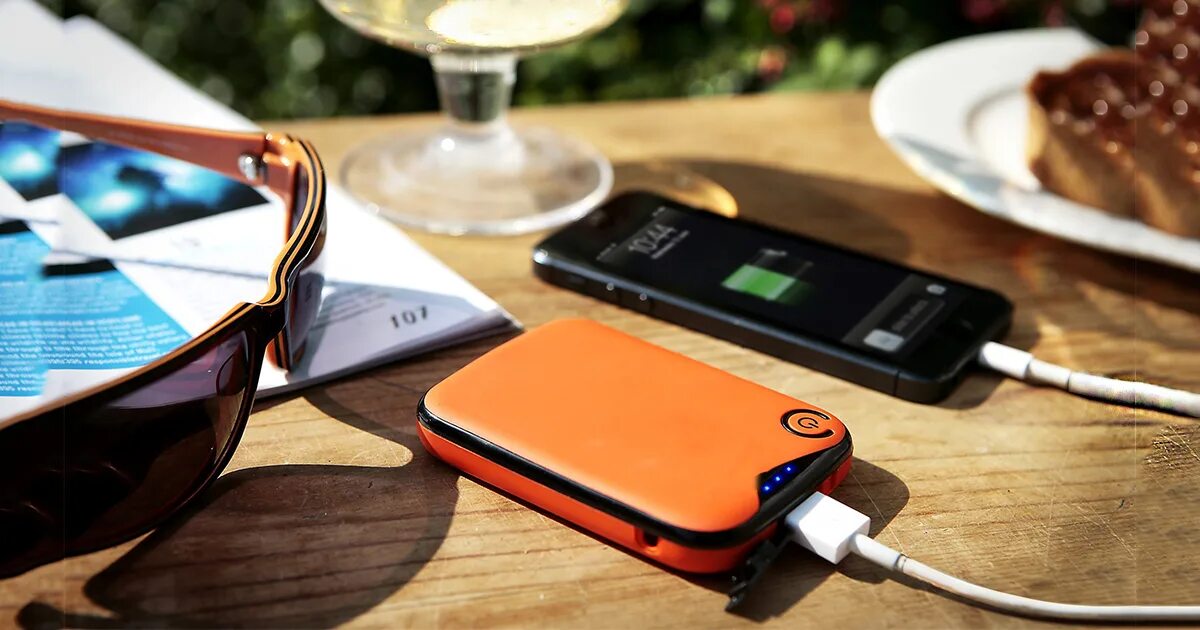 Повербанк в аренду. Стильный портативный Power Bank. Стильный маленький портативный Power Bank. Power Bank 201. Power Bank banner.