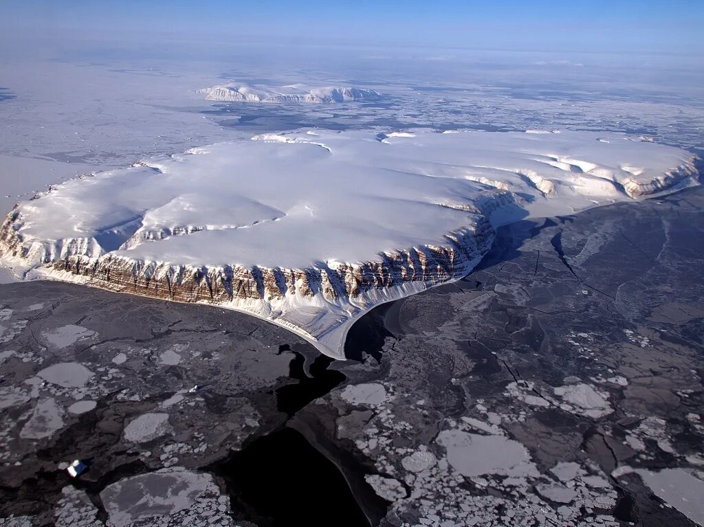 Антарктические почвы. Гренландия ледник Ледниковый щит. Гренландия ледник Антарктида Арктика Гренландия. Гренландия и Северный полюс. Ледяной щит Гренландии.