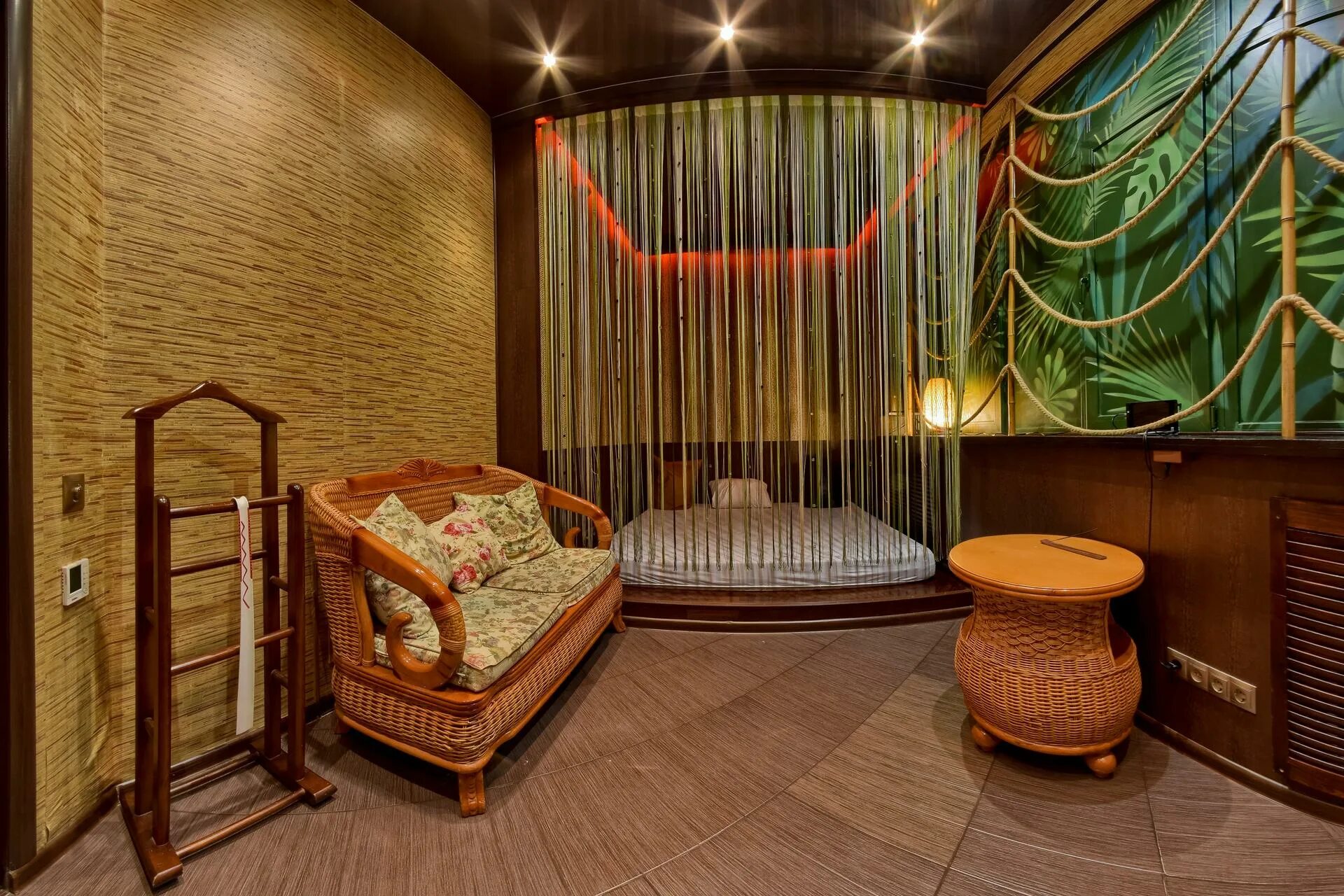 Palmira garden hotel spa. Спа салон ульяновск. Пальмира гарден видное. Спа салон. Спа континент долгопрудный.