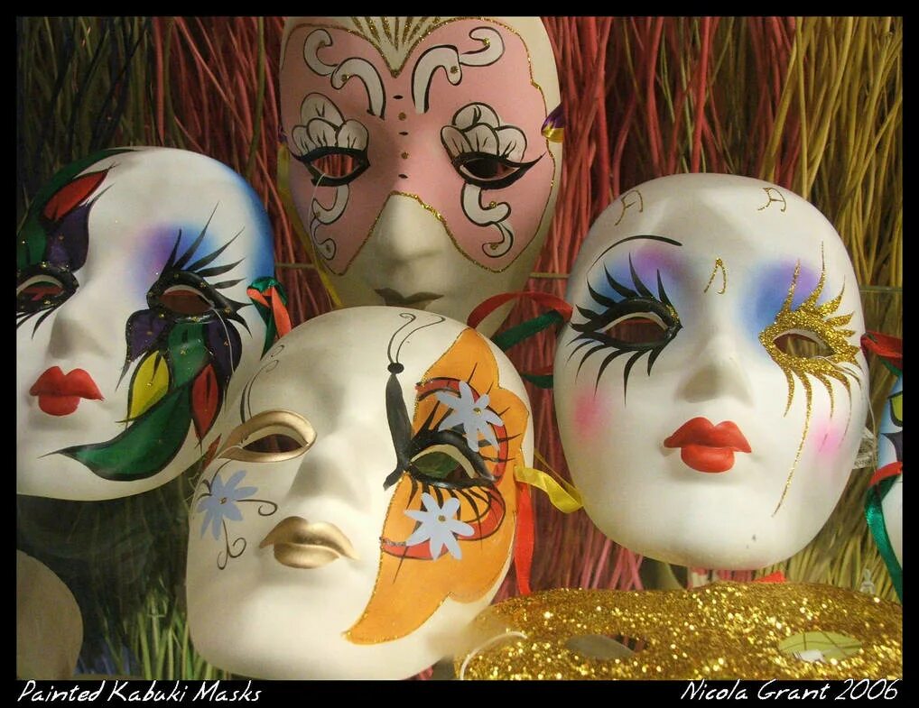 Играем роль маски. Маски театра Кабуки. Театральные маски. Яркие театральные маски. Необычные маски театральные.