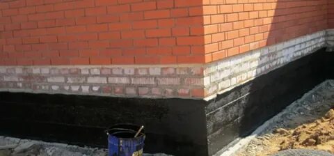 После фундамента цоколь