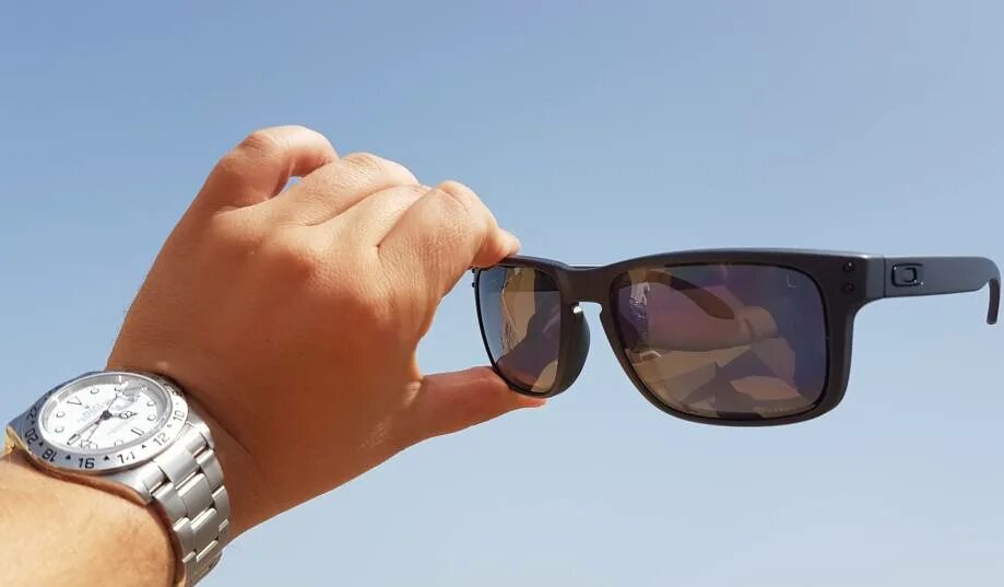 An s sunglasses. Очки ролекс. Glasses in hand. Ludens Sunglasses. Hold Sunglasses.