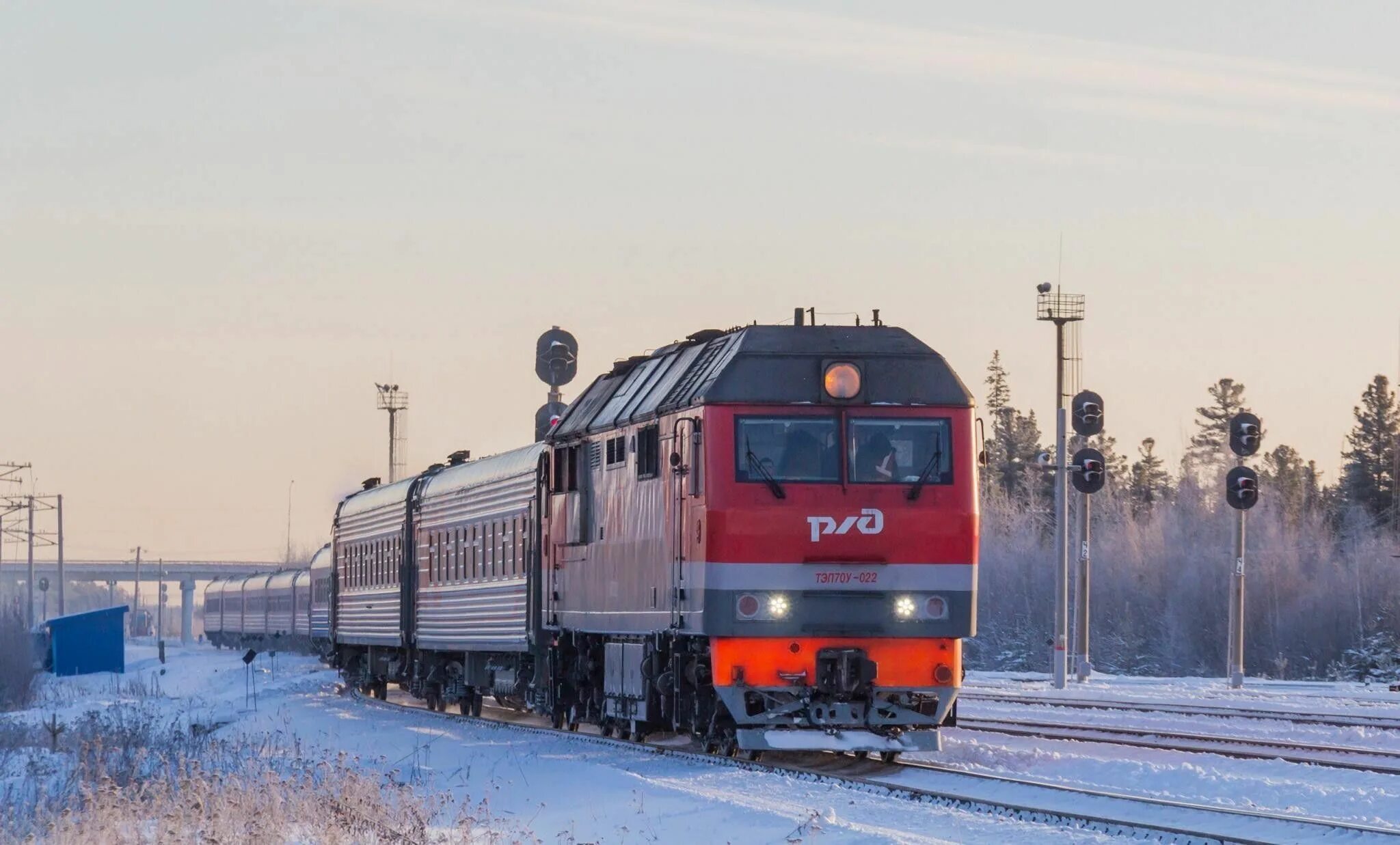 Лангепасовский станция лангепас. Лангепасовский станция. Жд станция лангепасовский. Сквер ретро лангепас. Поезд № 655ф ( пасс ) (эр).