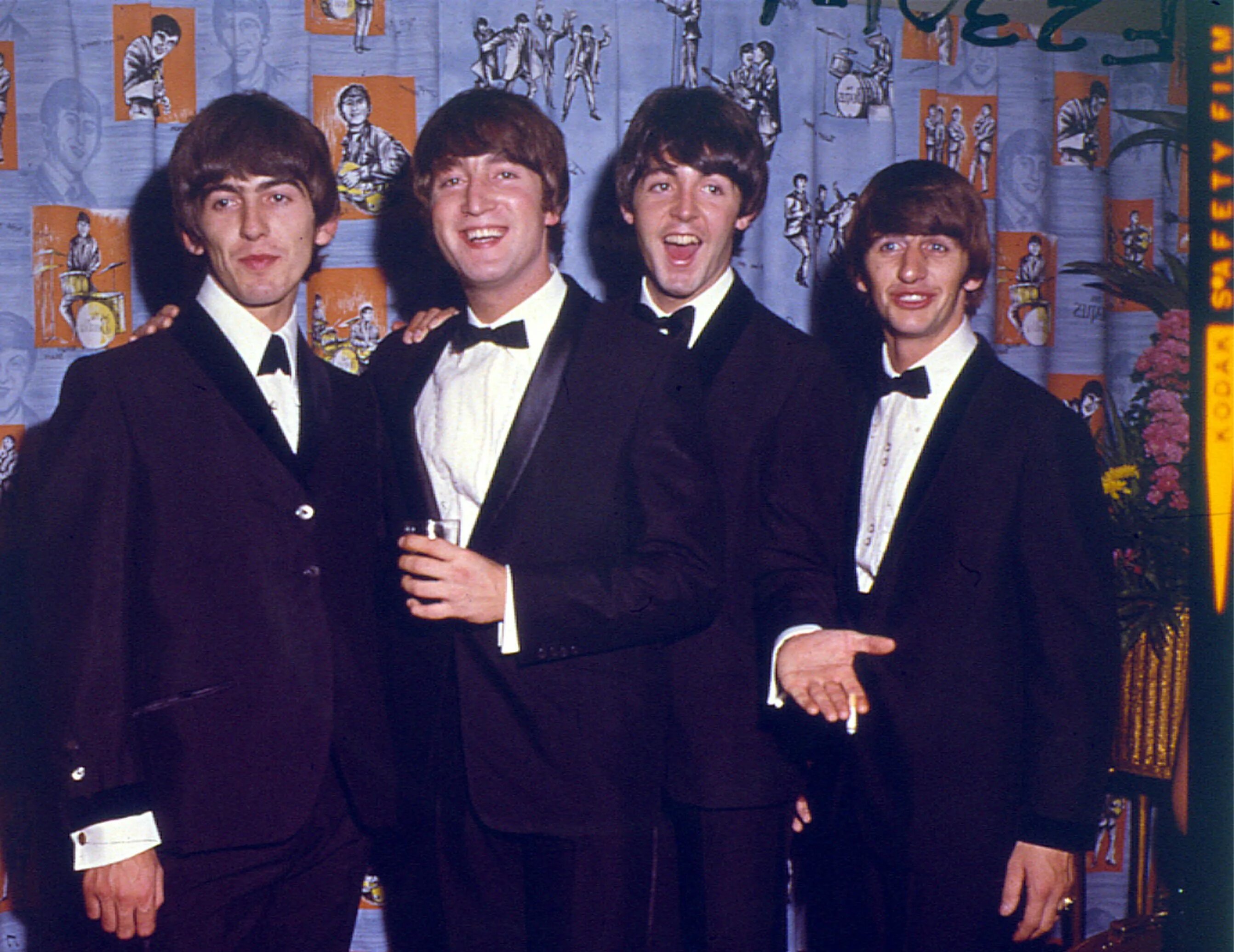 Why beatles. Группа the beatles. битлз фото. the beatles молодые. костюмы группы битлз.