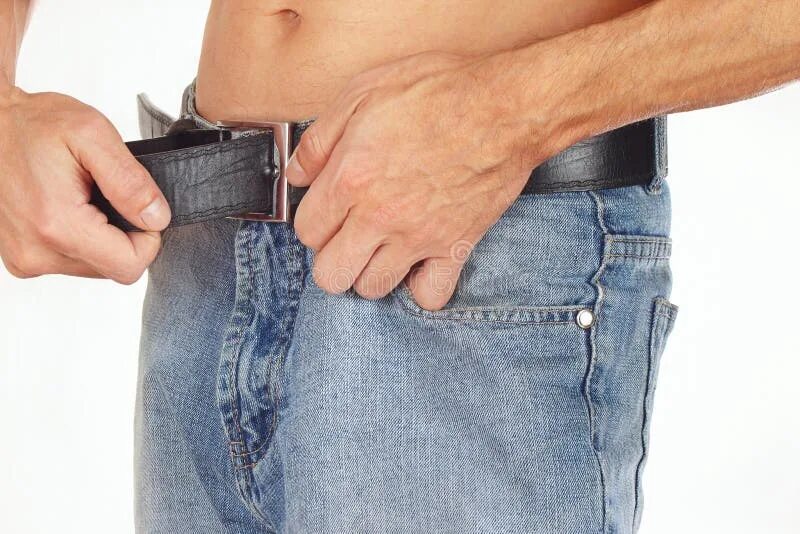 живописцы стих окуджава. милли бобби браун блондинка. девушка в рваных джинсах. прекрасное далеко текс. текст песни кисти крадутся ниже расстегнутые джинсы.