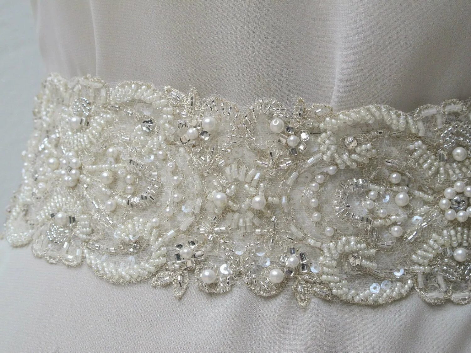 Пояс ажурный для платья. Ремень из кружева. Пояс для свадебного платья расшитый. Пояс из вологодского кружевами. Пояс с кружевом.