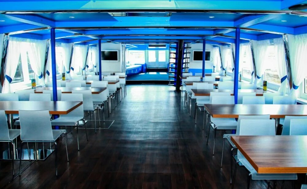 Теплоход мираж уфа. Ресторан дозари санкт-петербург. Теплоход вмещает. Теплоход вмещает. Теплоход мираж москва.