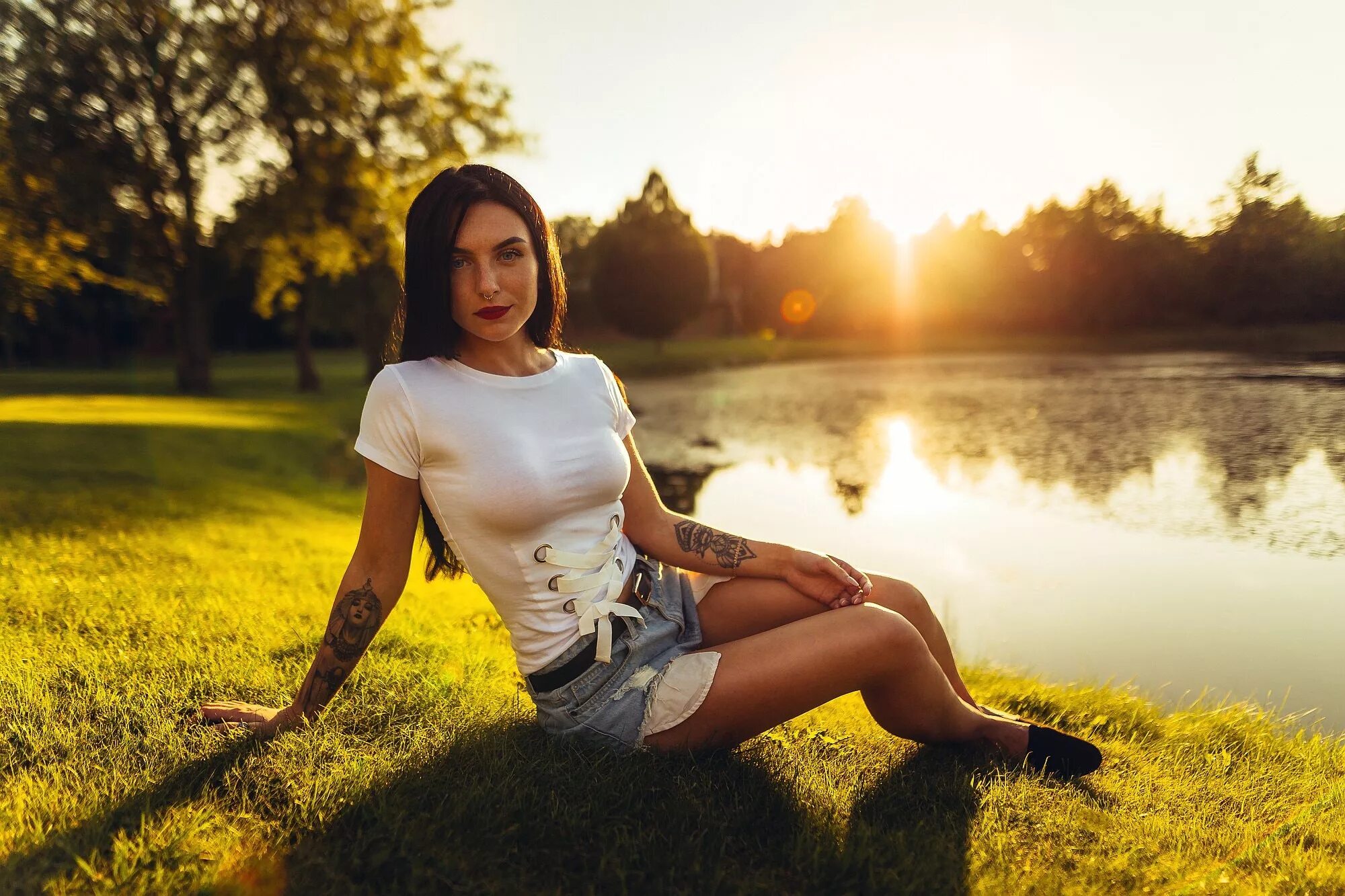 Красивая девушка позирует на камеру. Красивая девушка позирует на камеру. Красивая девушка позирует на камеру. Nicole ross ника колосова model. Красивая девушка позирует на камеру.