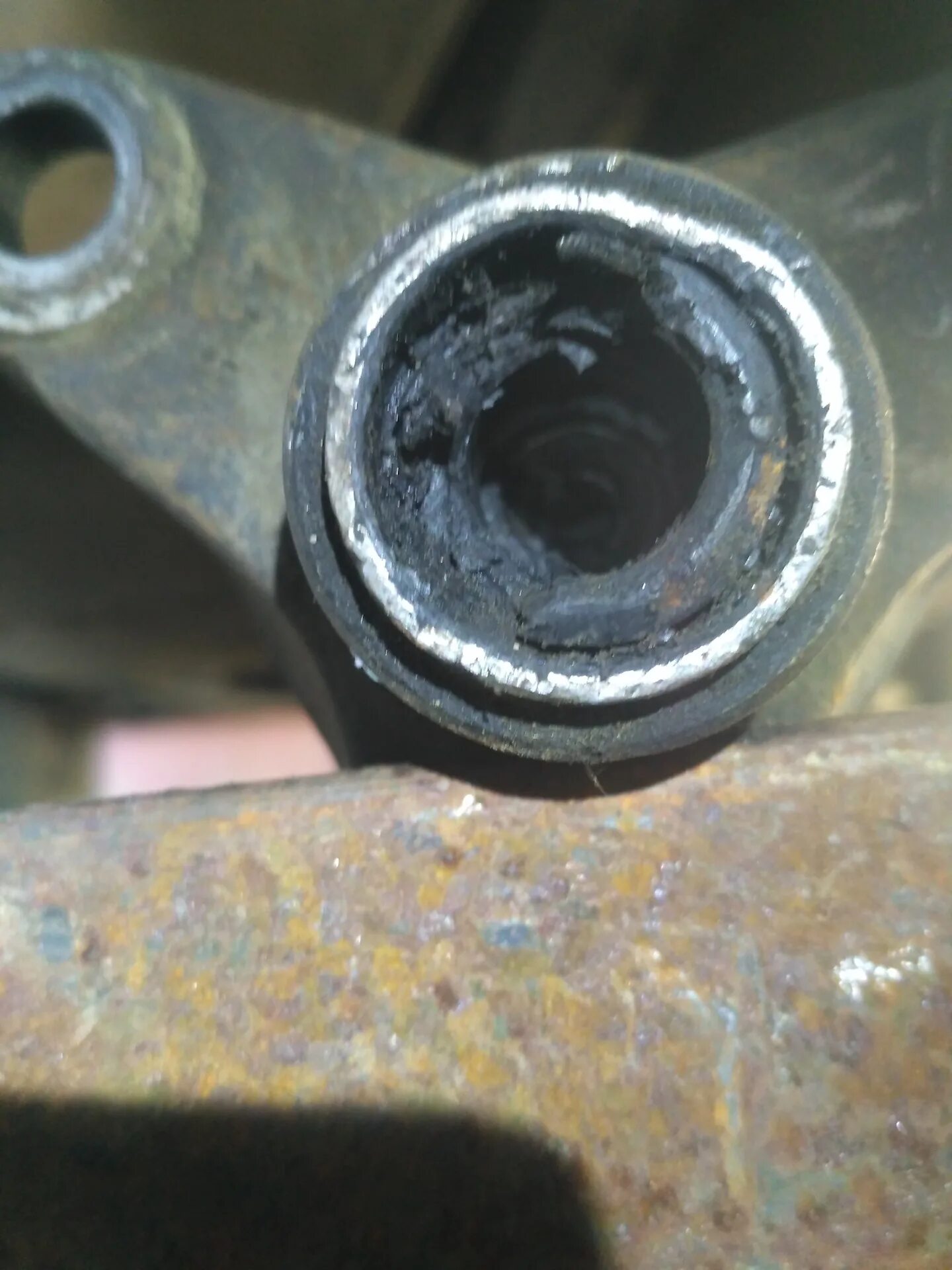 2. Центрирующая втулка карданного вала туарег 1. Центровочная втулка кардана е36. Втулка кардана туарег. Центрирующая втулка кардана санта фе 2.