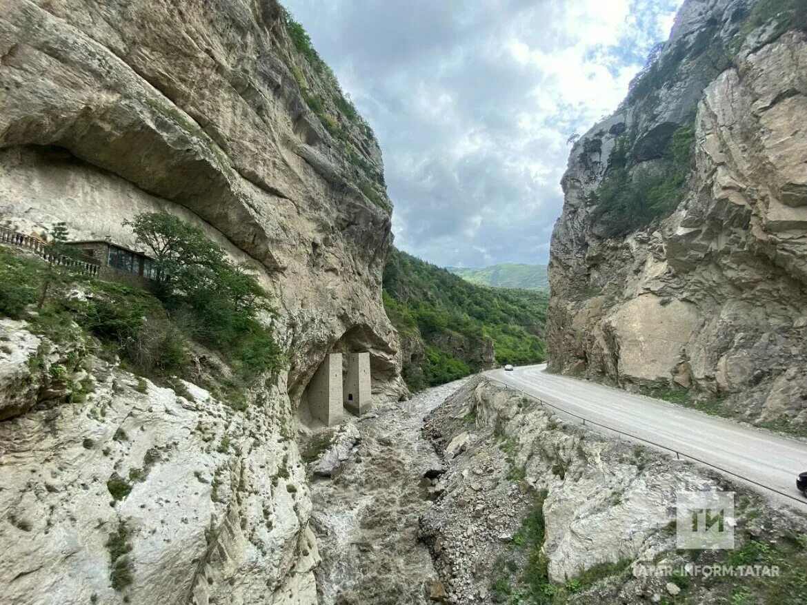 Горы Чечни. Арка в горах Чеченской Республики. Горы Чечни фото. Чечня фото 2022 красивые места. Удиви республику