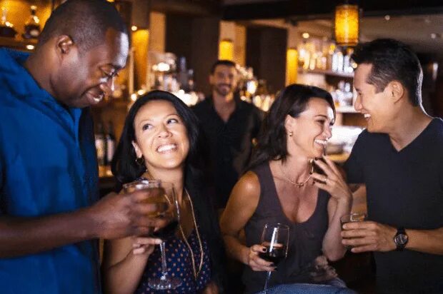 Терри крюс белые цыпочки. Юлия чиркова jia lissa interracial. Поцелуй в повязке. Блондинка в африке. Фотосессия с несколькими мужчинами.