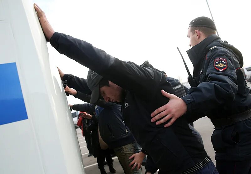 Покидают ли таджики россию. Полиция задержал мыгрант.